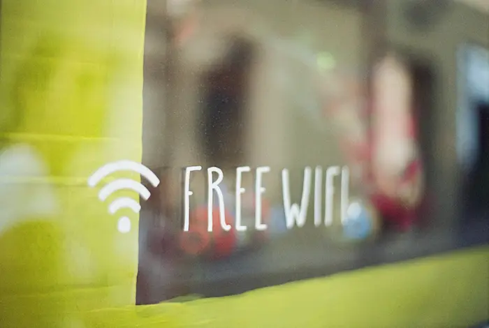 活用シーン別のNordVPNの使い方|海外旅行・動画視聴・在宅ワークのアイキャッチ画像 Free Wi-Fi