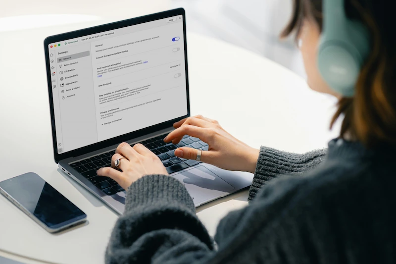 MacBookで、NordVPNを接続しているイメージ画像